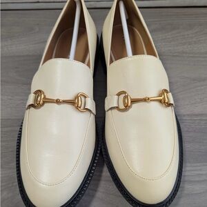Lisa Vicky Chic Cream Loafers with Gold Detail New in Box